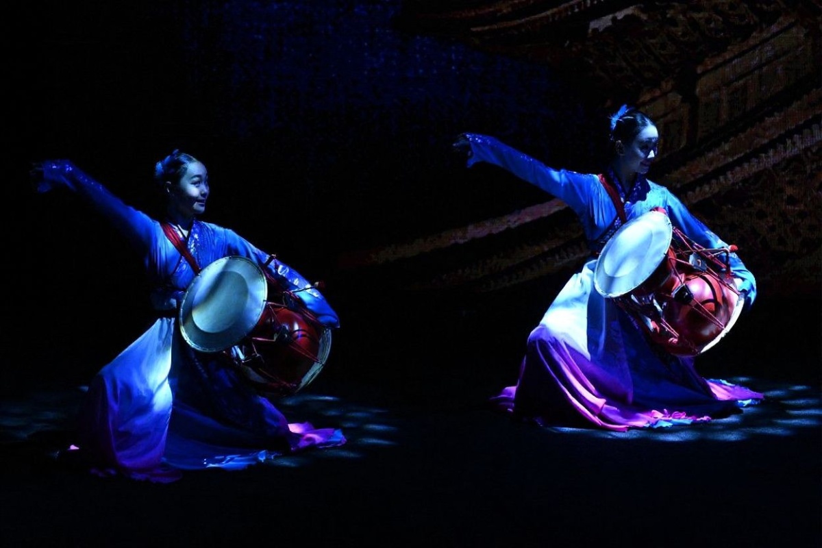 South Korea’s performance arts scene is an impressive one. From modern K-POP to the more traditional acts, there’s much to be enjoyed. Source: