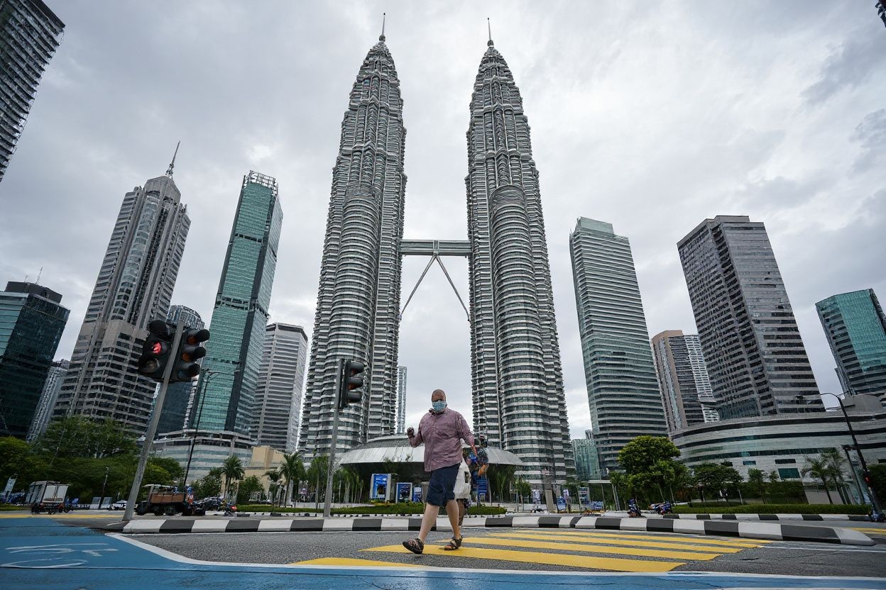 The Petronas Towers are the world’s tallest twin skyscrapers. Source: