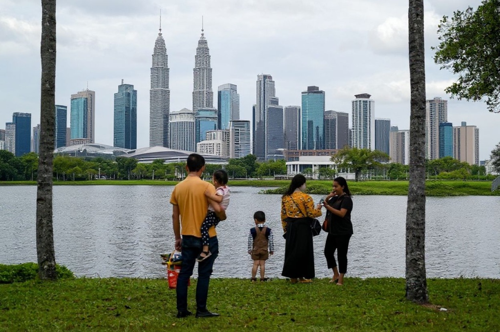 If you’re looking for one of the cheapest countries to pursue a BSc in Nursing, why not try Malaysia?Source: