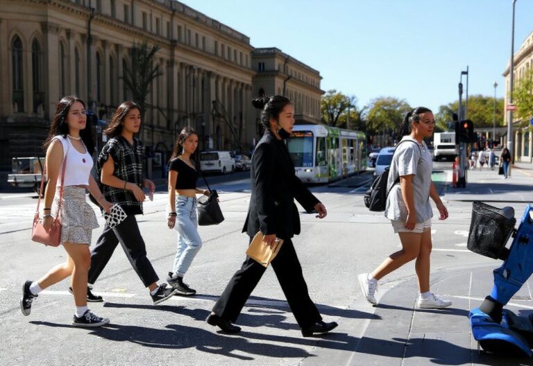 Drop in international student applications at Australian universities