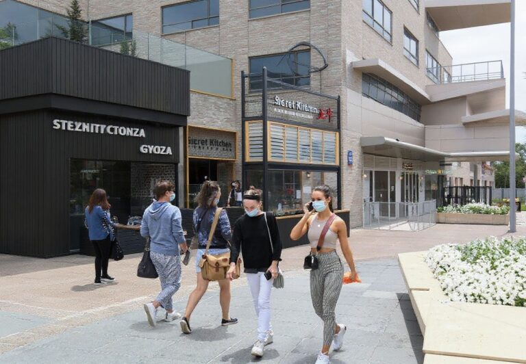 Australian student accommodation providers offer charter flights, quarantine capacity