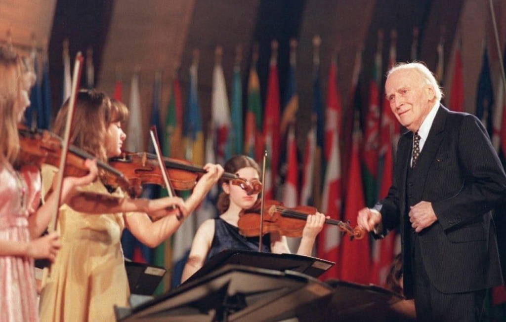 Graduates in the arts sector have plenty to look forward to. Source: Michel Lipchitz / AP POOL /