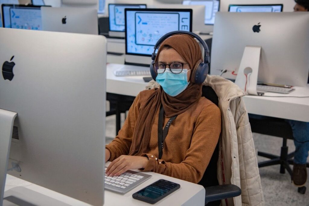 You don’t need practical work experience but you must have two years of work experience. This includes: a full-time job, part-time job, voluntary work, internships, and freelance work. Source: Fadel Senna/