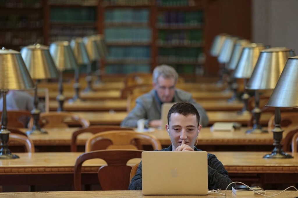 Having an updated device that fulfils the latest software requirements for your university programme can make a huge difference in your overall learning experience. Source: Drew Angerer/Getty Images/