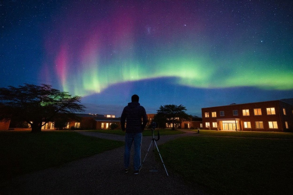 Studying at one of the New Zealand universities will give you this view of the Aurora Australis, also known as the Southern Lights. The university in question? Lincoln University, which is located in Lincoln on the outskirts of Christchurch. Source: