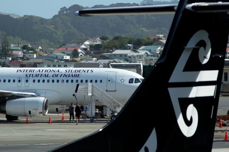 International students in New Zealand told to choose: Stay or leave