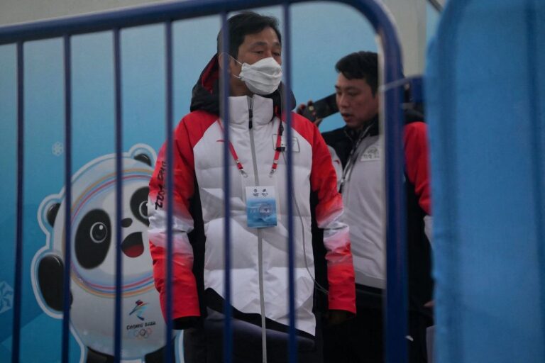 Can int'l students expect a longer wait to return to China amid an Omicron outbreak in the country?