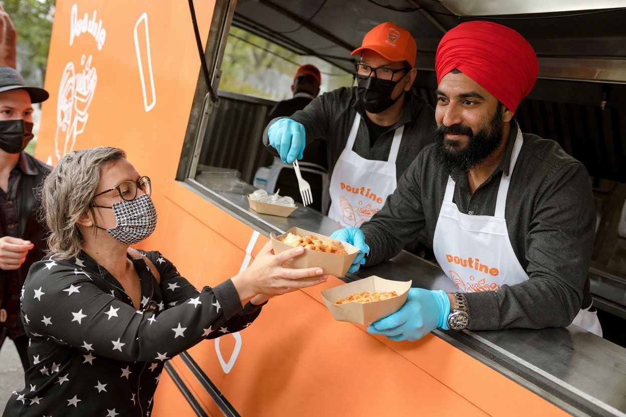 NDP Leader Jagmeet Singh serves poutine at Raymond Prefontaine Park in Montreal, Quebec, on September 2, 2021. – The NDP leader held a press conference and served his own twist on a poutine (Quebec’s signature delicacy) before the first leaders’ debate held in French at TVA. (Photo by Andrej Ivanov / )