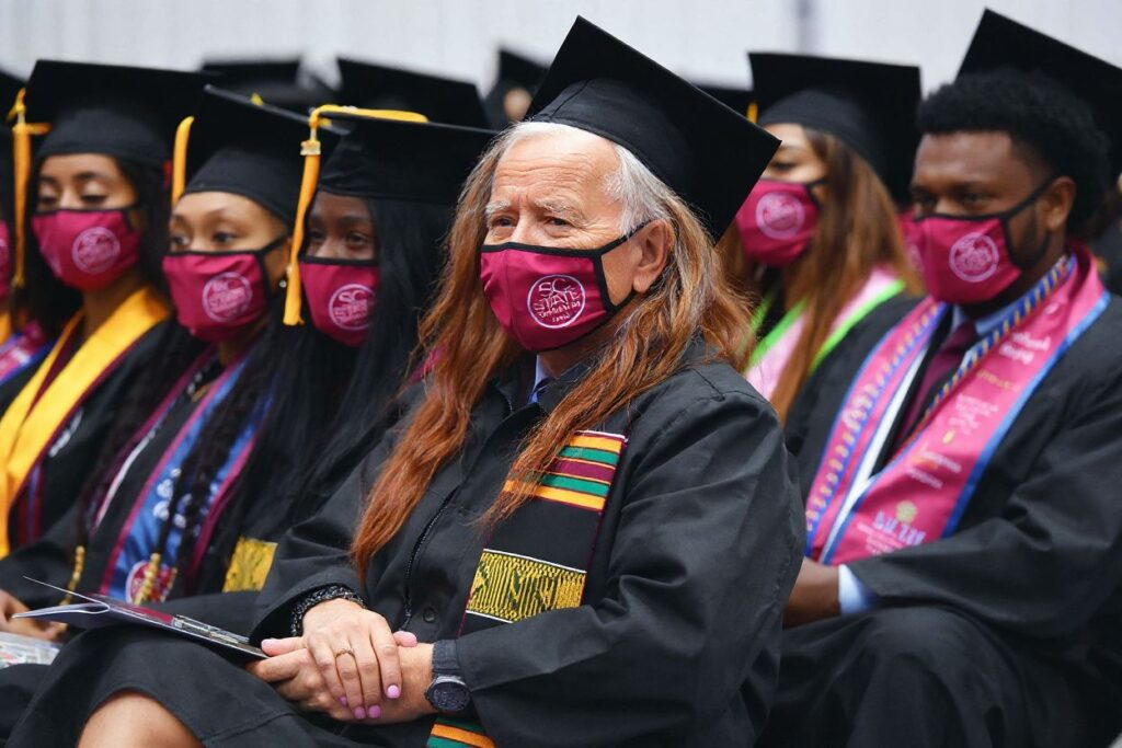 Despite a new surge in US COVID-19 cases, President Biden has ensured that no lockdown measures will be in place this winter. Source: Photo by Mandel Ngan /