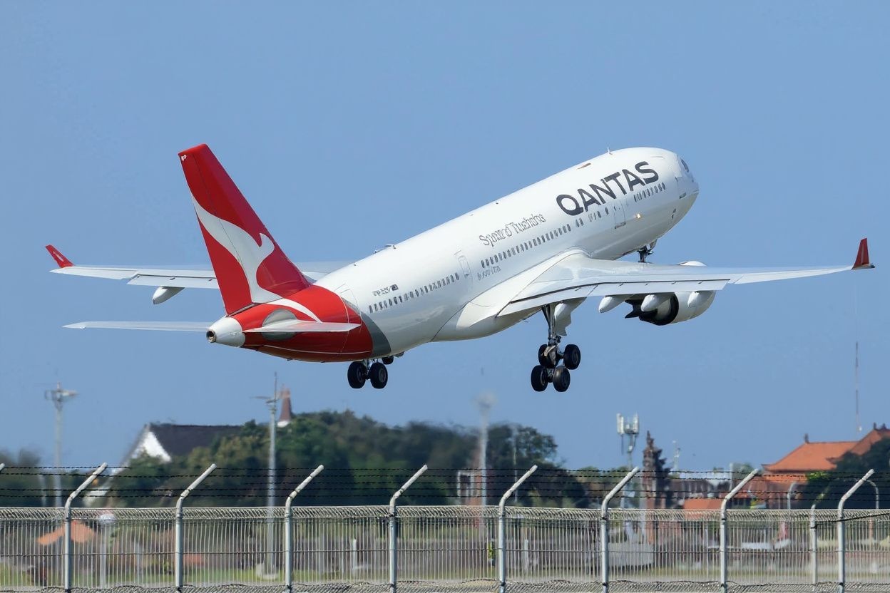 On Sunday, Hunt said there were 15 Omicron cases that have been identified in Australia. Source: Sonny Tumbelaka/