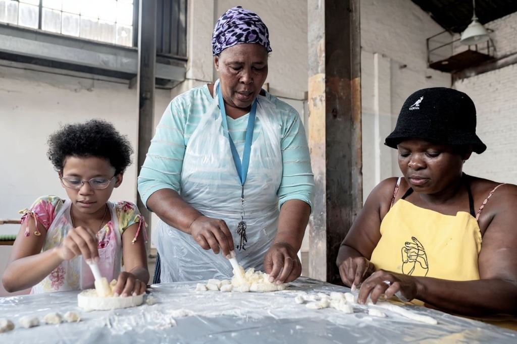 Cooking imporves sensory memory, making it a good and wholesome brain exercise to do at home. Source: Luca Sola/