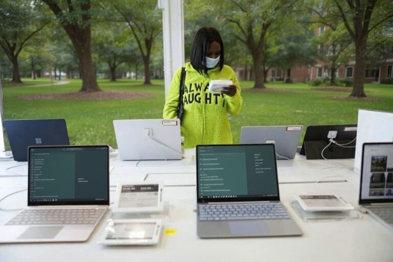 5 US universities issuing free laptops or iPads to students