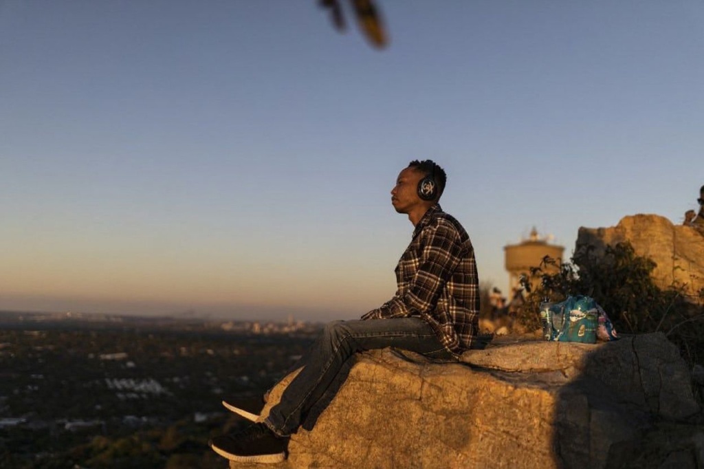 How to become successful in life? Get rid of distractions. Source: