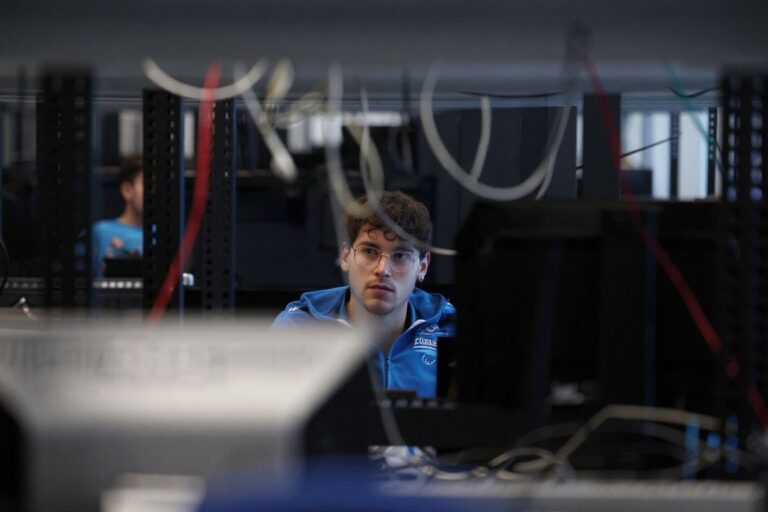 10 degrees that guarantee high-paying progressive careers, and 5 that don't