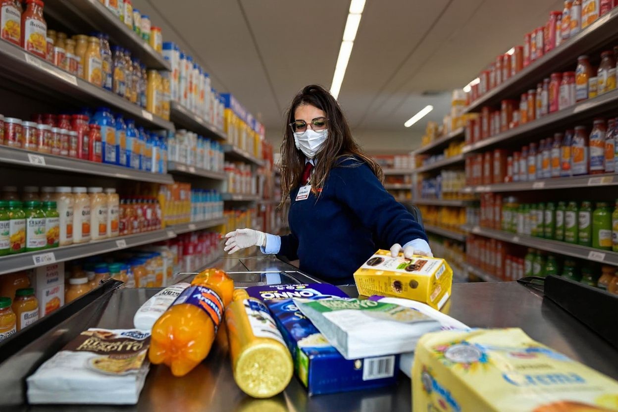 Some students are willing to pay more for the added convenience of being close to public transport, supermarkets and eateries. Source: Miguel Medina/