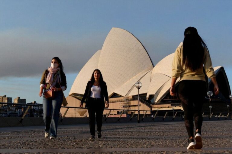 Hybrid learning, smaller classes: Could this be the future of Australian unis?