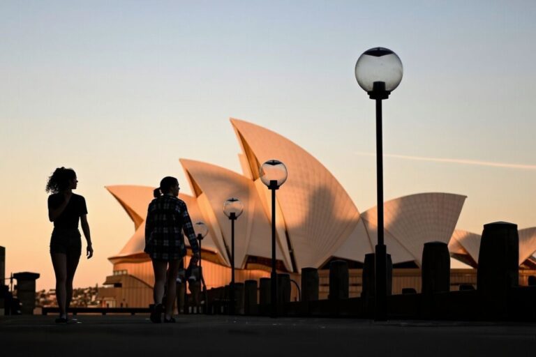 Focus less on reopening Australia's borders and more on better online teaching, expert says