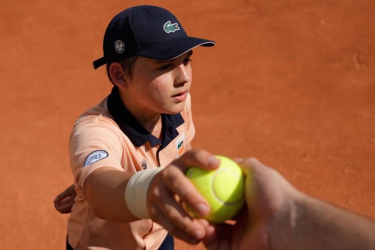 10 jobs for 14-year-olds that will look excellent on a college application