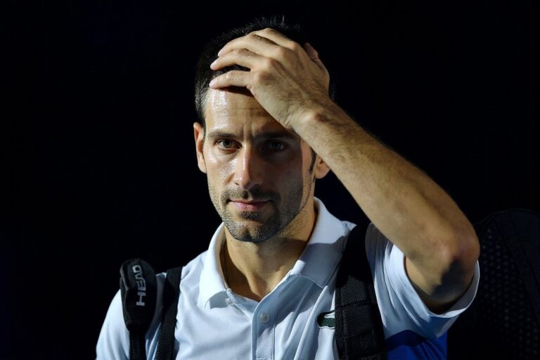 Can unvaccinated students return to Australia?