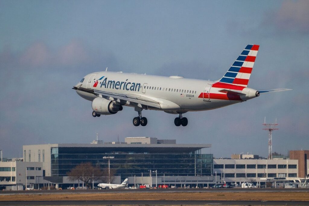 ARLINGTON, VA – NOVEMBER 23: An American Airlines plane lands at Ronald Reagan Washington National Airport November 23, 2021 in Arlington, Virginia. With Covid-19 vaccinations on the rise and Americans now traveling more freely, U.S. airports and airlines are expecting millions more passengers this holiday season compared to 2020.   Drew Angerer/Getty Images/ (Photo by Drew Angerer / GETTY IMAGES NORTH AMERICA / Getty Images via )