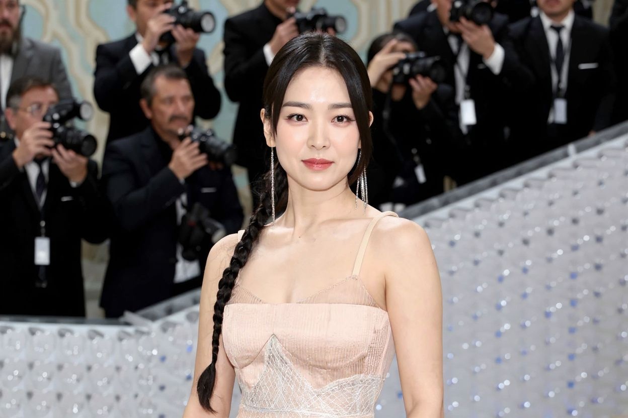 Chung-Ang University has a reputable list of famous alumni, such as Song Hye-kyo, known for her titular work in Netflix’s revenge hit ‘The Glory’. Source: