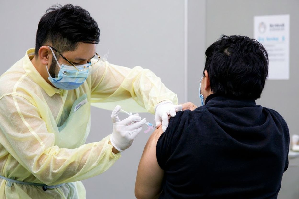 Healthcare workers from Humber River Hospital administer Moderna COVID-19 vaccinations in Toronto. Source: Cole Burston/Getty Images/