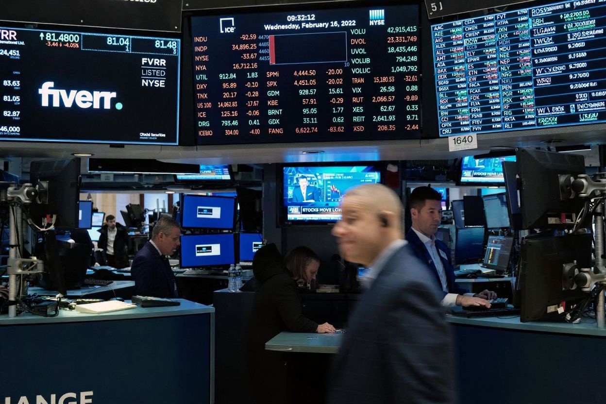NEW YORK, NEW YORK – FEBRUARY 16: Traders work on the floor of the New York Stock Exchange (NYSE) on February 16, 2022 in New York City. Following a day when the Dow Jones Industrial Average rose on the potential of a peaceful outcome in Ukraine, the Dow was down slightly in Wednesday morning trading. The NYSE has submitted a trademark application with the United States Patent and Trademark Office to register the name NYSE for several blockchains and crypto related products and services. Spencer Platt/Getty Images/ (Photo by SPENCER PLATT / GETTY IMAGES NORTH AMERICA / Getty Images via )