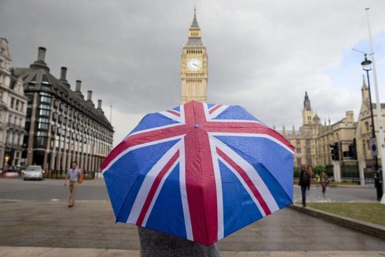 More deferrals in 2020 before 'a path back to normal in 2021' for UK unis: expert