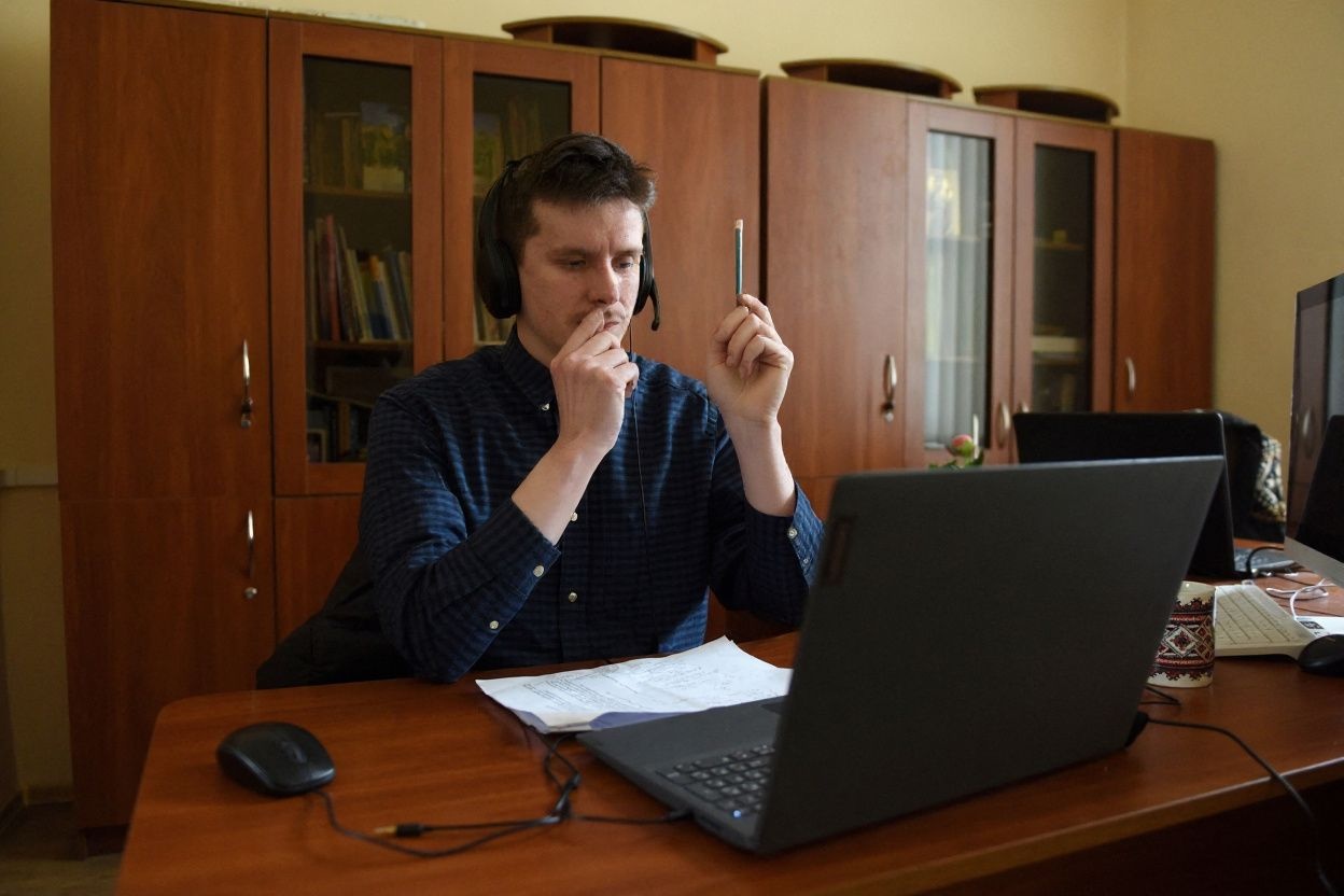 Even when you’re taking classes online, don’t get distracted. Source: