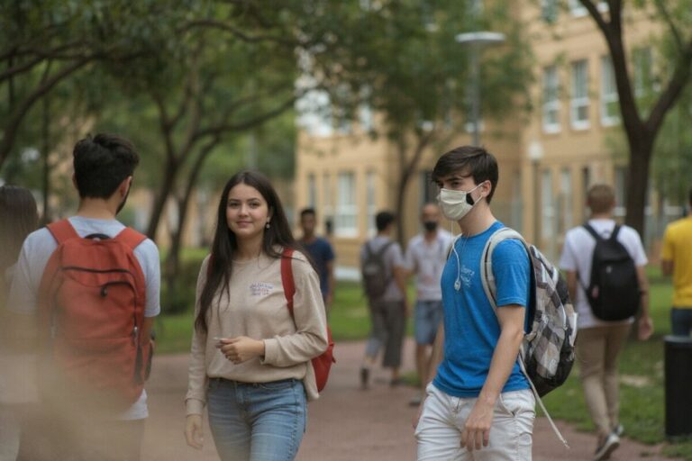 Study Gold Coast is offering a A$500 student travel grant for int’l students