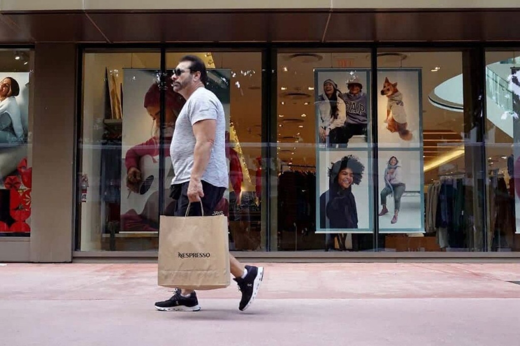 Every individual has a different interpretation for what rich means. How to become rich would then be a tricky question to answer. Source: Sebastien Bozon /