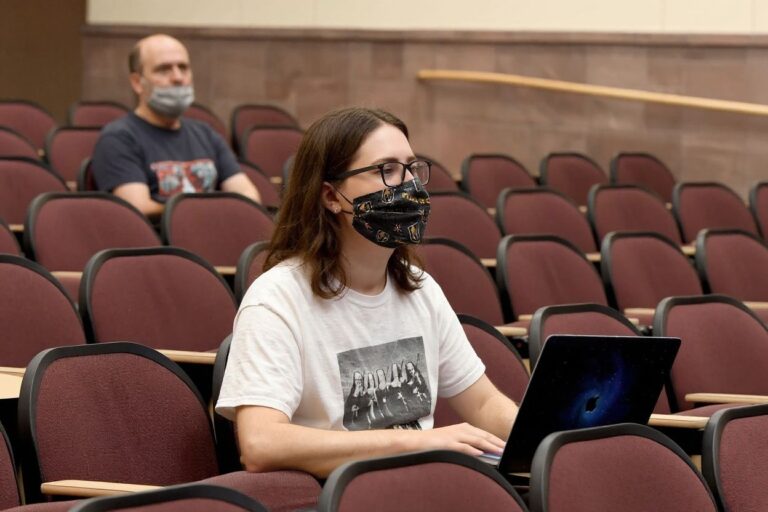 7 careers you can pursue with a business degree