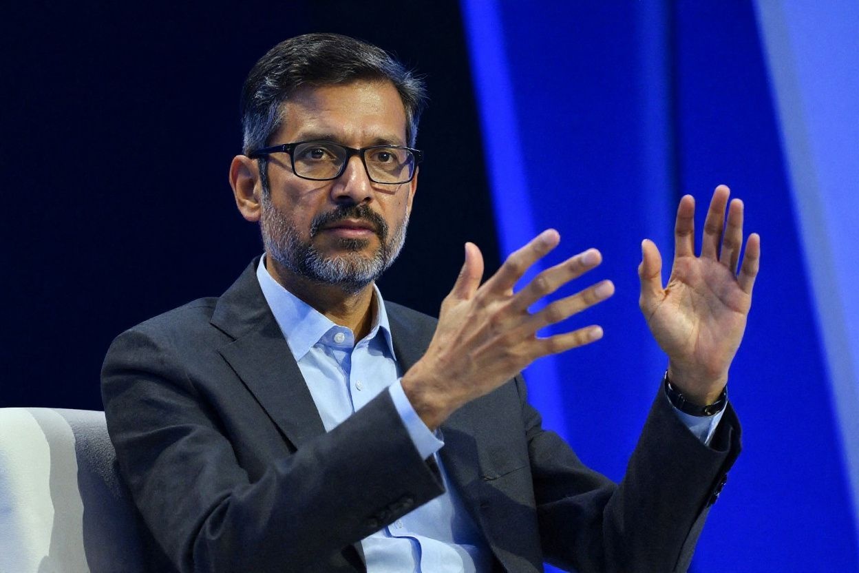 Sundar Pichai, CEO of Google and Alphabet, Google Inc CEO Sundar Pichai (C) is fluent in English and Tamil. Source: