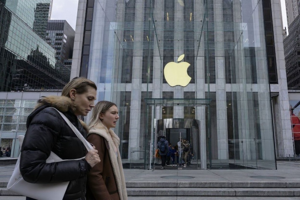 It is cheaper to buy a MacBook Air in the US. Source:  (Photo by ANGELA WEISS / )