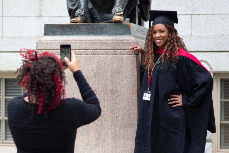 3 MBA scholarships to prestigious universities for international students