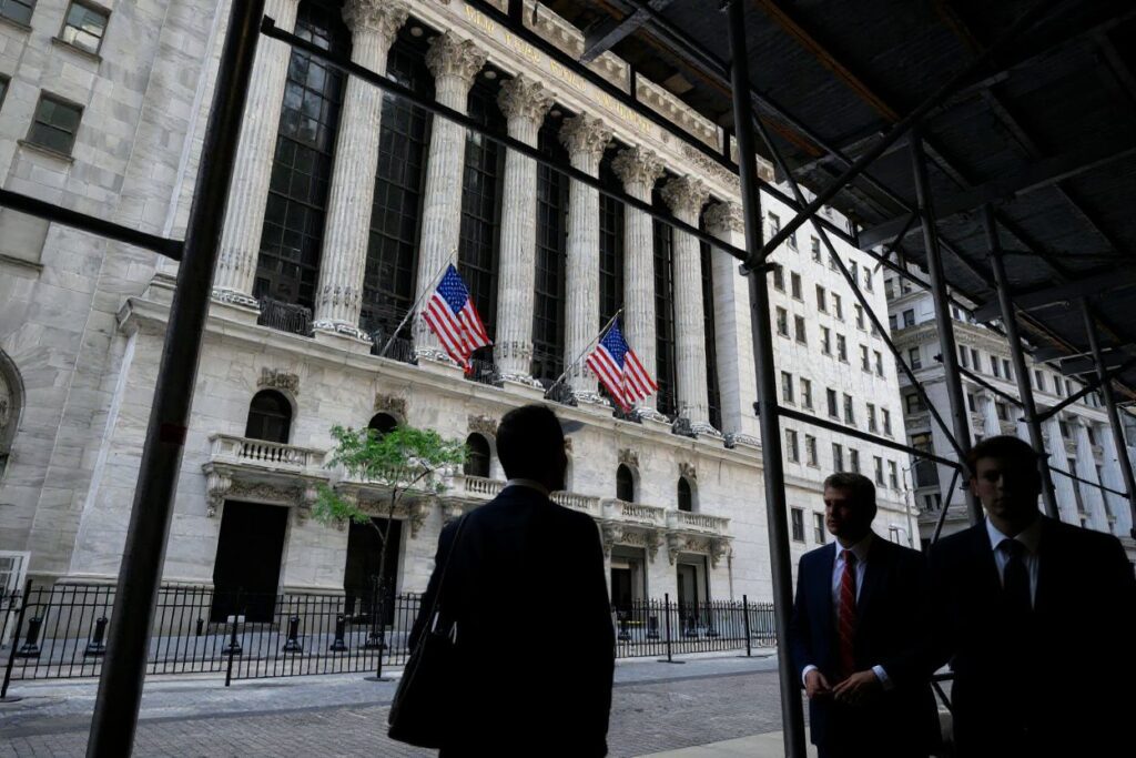 Businessmen and economists tend to earn high starting salaries upon graduation. Source: Angela Weiss/