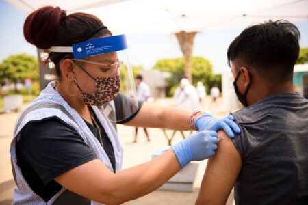 Should Australian universities require students to be fully vaccinated?