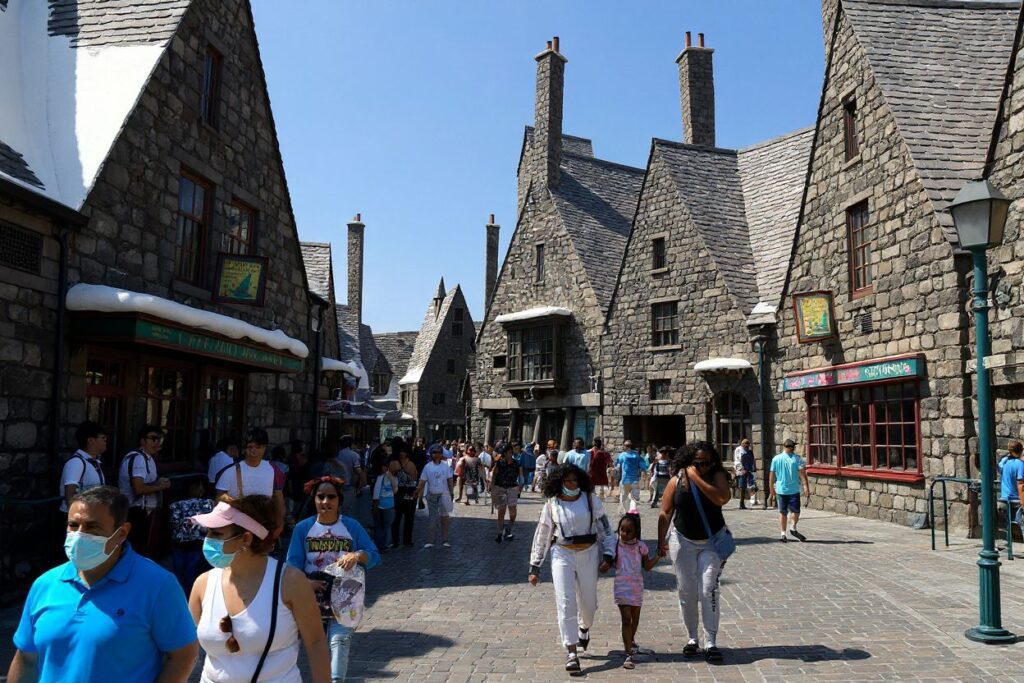 Third-party websites are offering discounts to select theme parks. Source: Patrick T. Fallon/