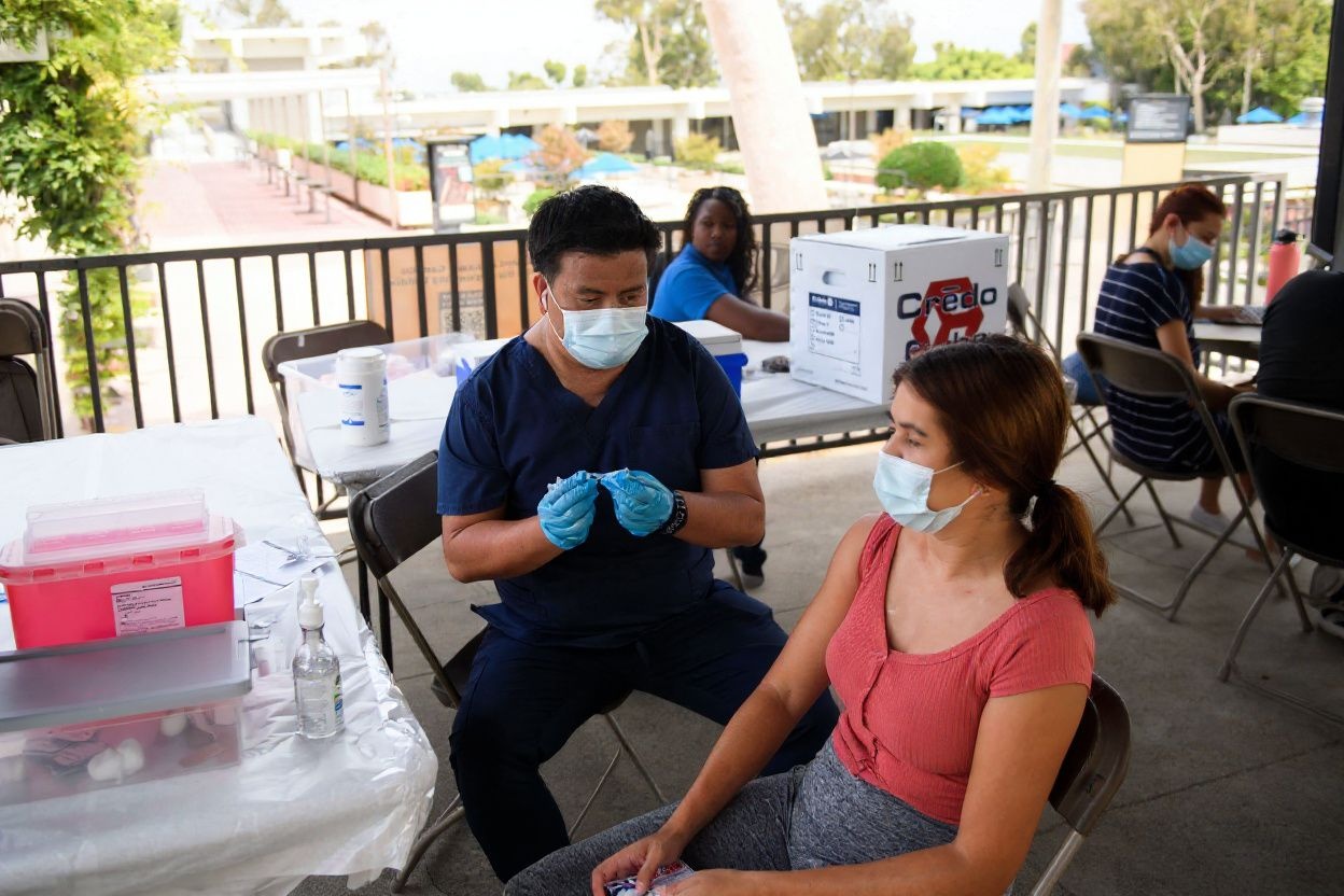 Vaccination “significantly reduces the risk of getting COVID-19 from all known variants”. Thus, it will reduce the risk of COVID-19 spreading on campus. Source: Patrick T. Fallon/