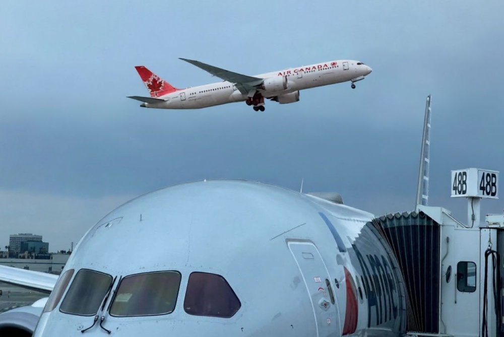 Temporary foreign workers may still fly into Canada for work, as long as they meet certain conditions. Source: Daniel Slim/