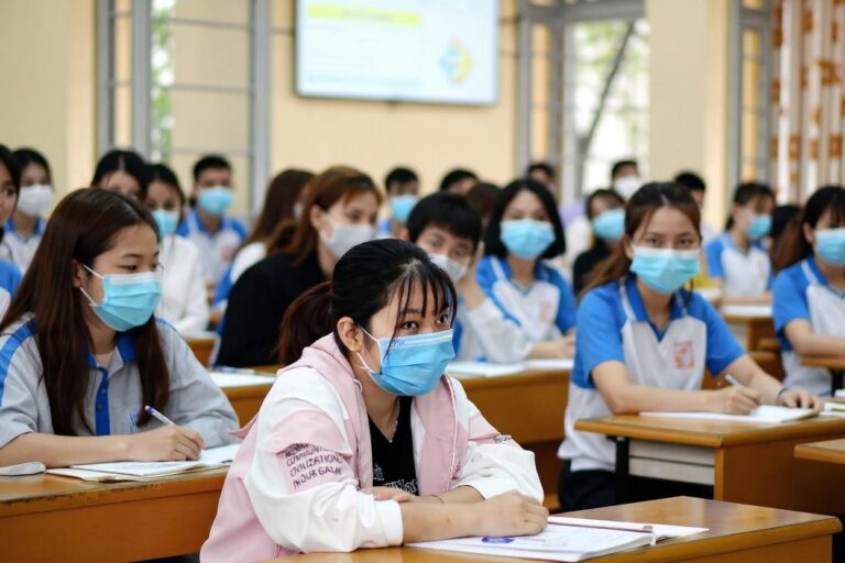 Courses that are extremely difficult or downright impossible to be taught online