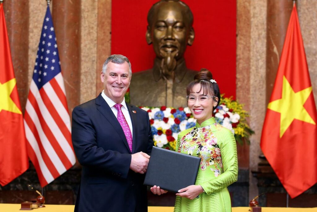 President and CEO of VietJet aviation join stock company Nguyen Thi Phuong Thao (R) and President and CEO of Boeing Commercial Airplanes Kevin McAllister (L) shake hands after a signing ceremony at the Presidential Palace in Hanoi on February 27, 2019, ahead of the second US-North Korea summit. (Photo by LUONG THAI LINH / POOL / )