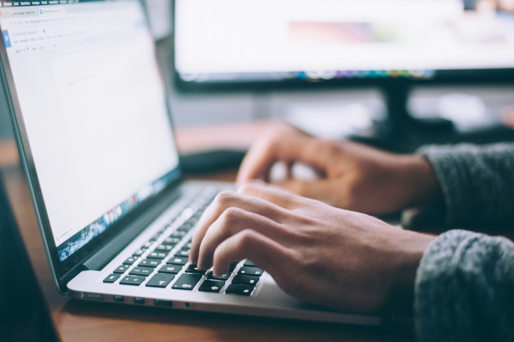 I’m a professional writer. Here are 5 tips on how to write your US personal statement.